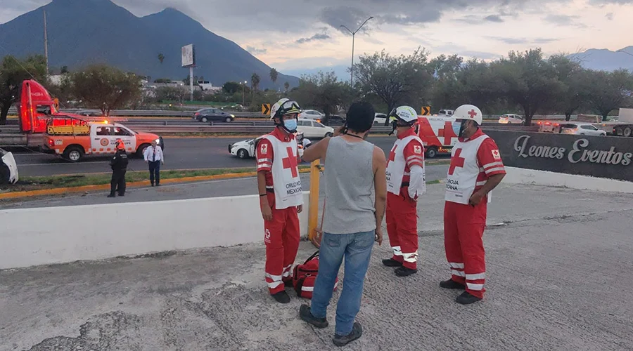 caos-en-constitucion Unidades de auxilio en el sitio del accidente que provocó caos en Constitución y Miguel de la Madrid