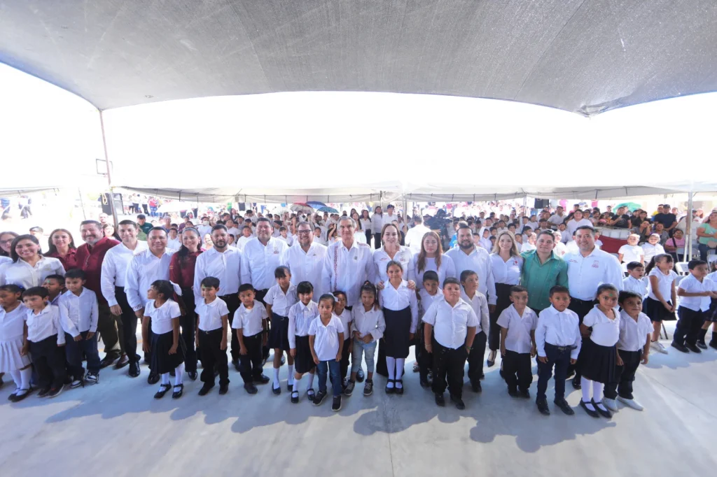 Carmen Lilia y Américo inauguran primaria en El Progreso 8 Carmen Lilia y Américo inauguran primaria en El Progreso
