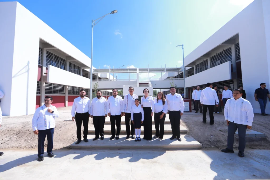 Carmen Lilia y Américo inauguran primaria en El Progreso 5 Carmen Lilia y Américo inauguran primaria en El Progreso