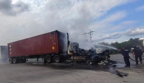 Reanudan circulación en carretera Victoria- Matamoros 1 Elementos de seguridad en la reanudación del tránsito en la carretera Victoria- Matamoros.