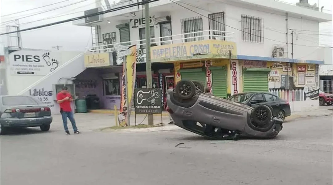 choque-y-volcadura choque y volcadura en una avenida de Reynosa.