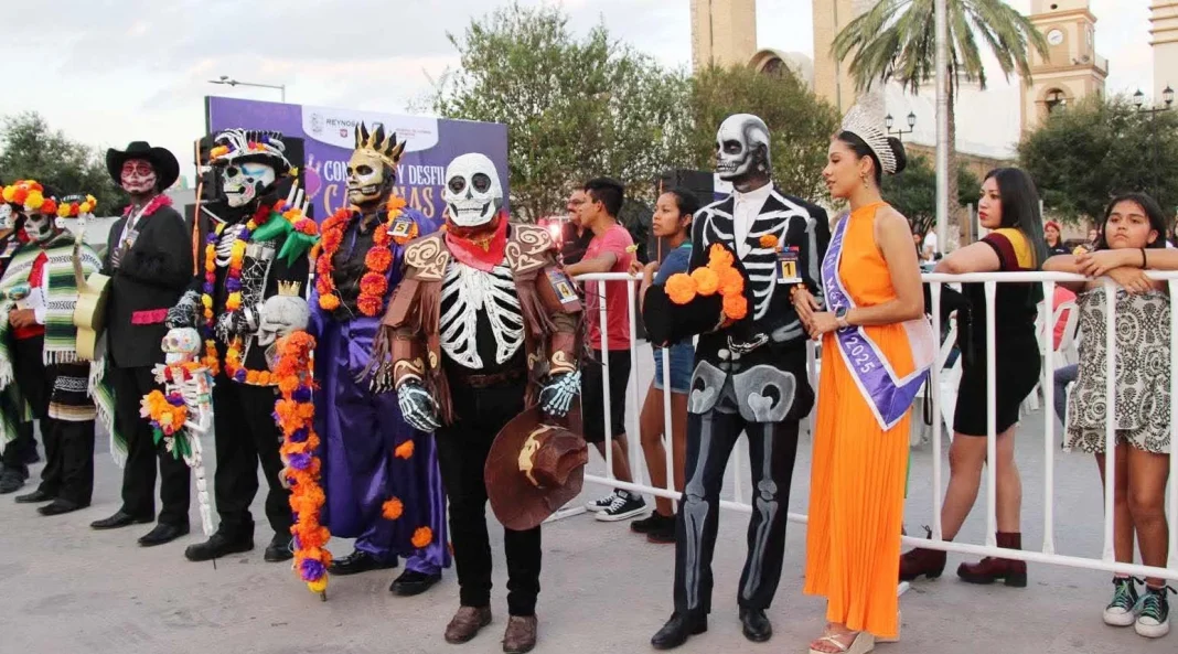 concurso-de-catrinas-reynosa Participantes caracterizados durante el concurso de catrinas Reynosa organizado por la Canaco.