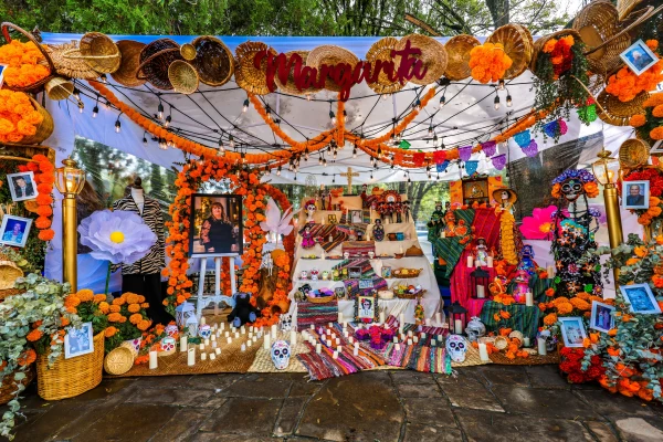 Reconoce David de la Peña a estudiantes en concurso de Altares de Muertos 2026 5 Reconoce David de la Peña a estudiantes en concurso de Altares de Muertos 2026