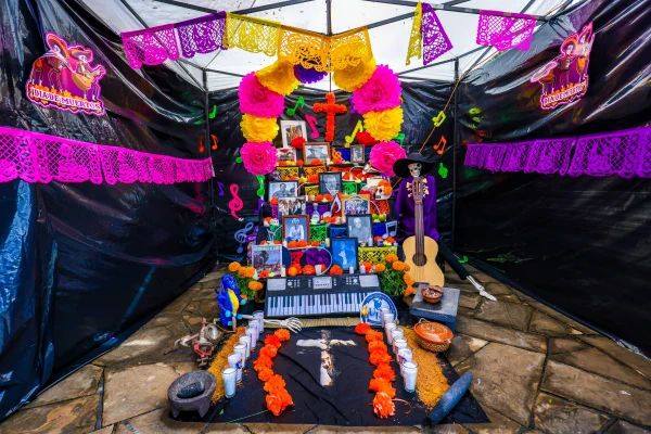 Reconoce David de la Peña a estudiantes en concurso de Altares de Muertos 2026 8 Reconoce David de la Peña a estudiantes en concurso de Altares de Muertos 2026