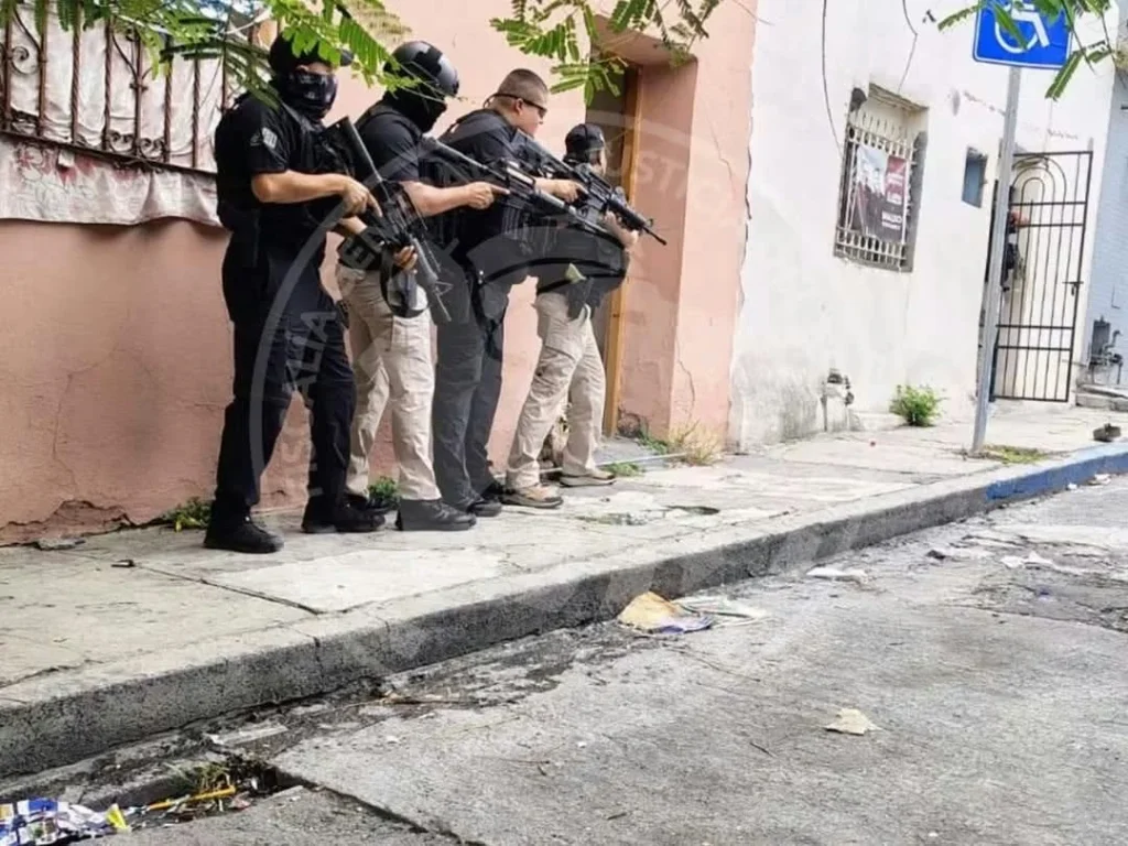Aseguran más de 220 kilos de marihuana en la colonia Independencia de Monterrey 1 Operativo de las autoridades en la colonia Independencia tras el aseguramiento de marihuana.