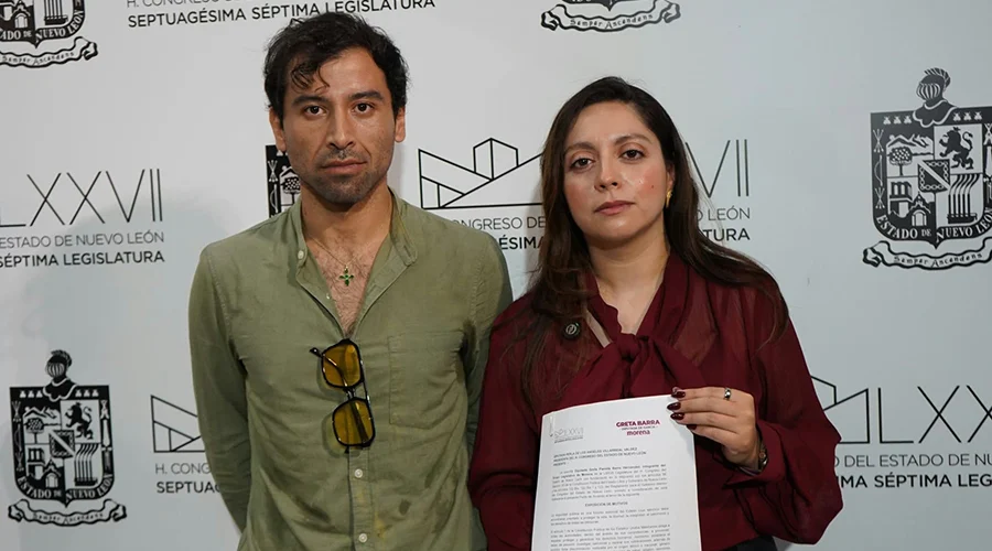 denuncian-greta-barra-y-vecino-abuso-policiaco-en-garcia
