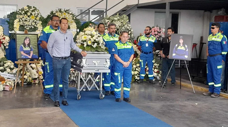 Despiden a rescatista de 18 años de San Nicolás, con homenaje de cuerpo presente 4 despiden a rescatista de san nicolas