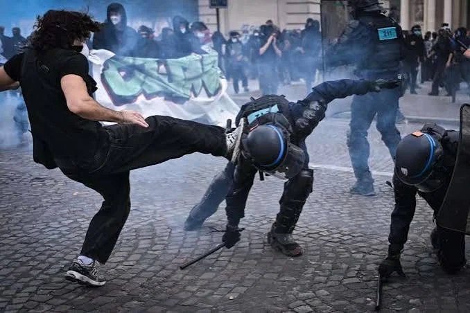 Detenidos, más de 2 mil por protestas de Francia 5 detenidos francia 4