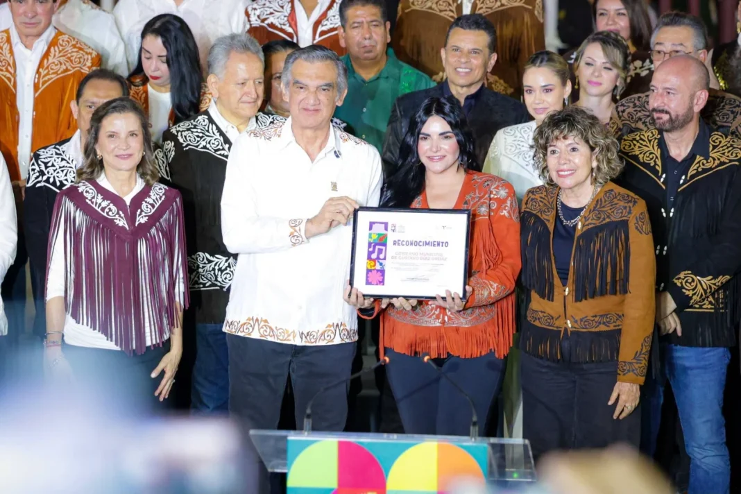 diaz ordaz reconocimiento Recibe Díaz Ordaz reconocimiento por participación en Festival de Tamaulipas