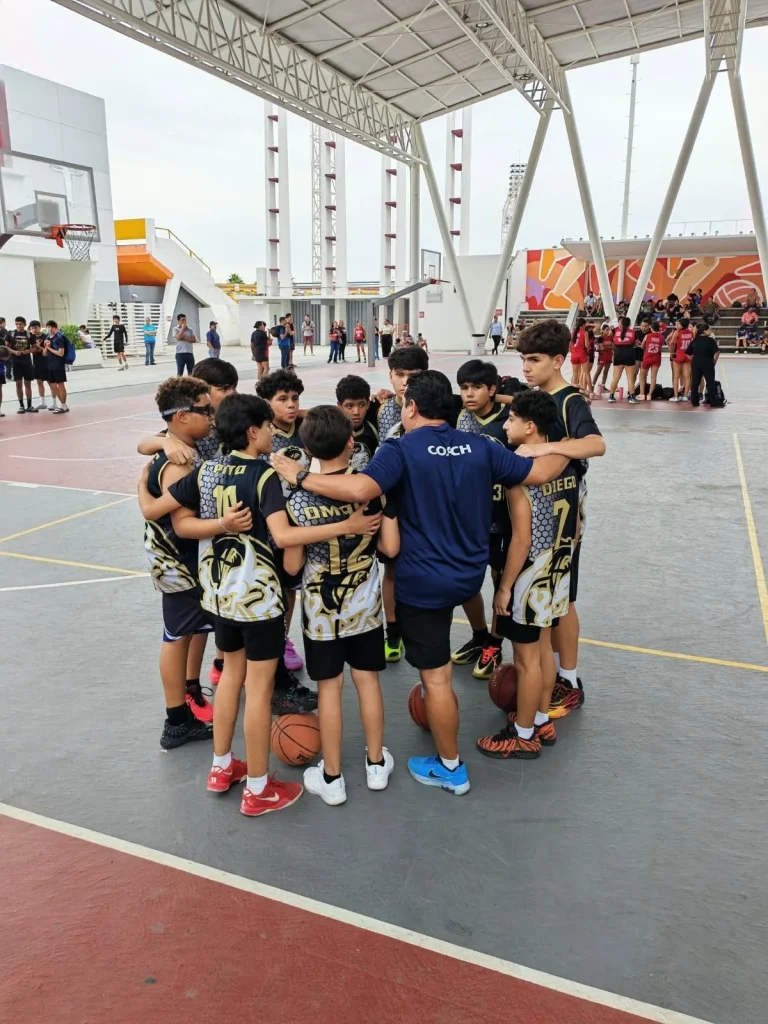 Reynosa se mantiene invicto en Copa Telmex y avanza a la Final 1 Equipo de basquetbol Dragones Reynosa festejando su pase a la final de la Copa Telmex