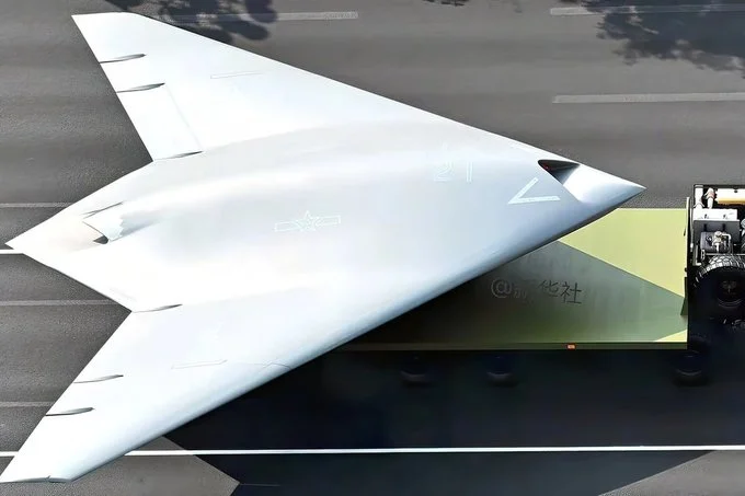 Dron de guerra chino GJ-21 completa primer despegue en buque de asalto 1 dron de guerra chino 22