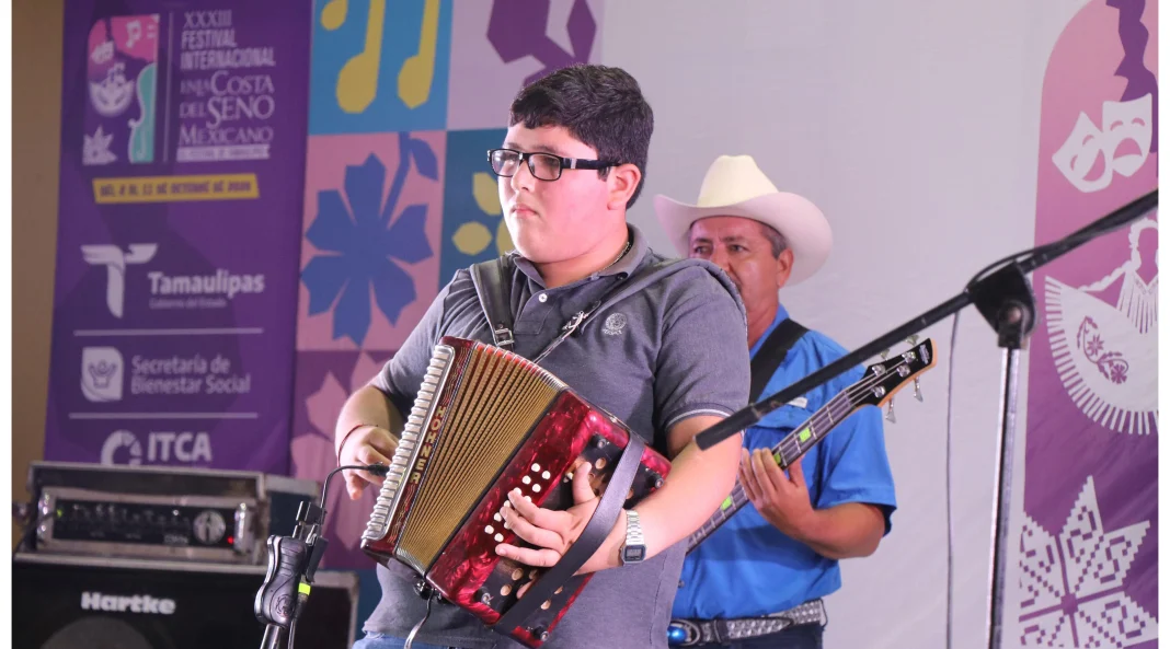 festival-en-la-costa-del-seno-mexicano-jhonivan-san-fernando Presentación musical de JHONIVAN en San Fernando durante el Festival en la Costa del Seno Mexicano.