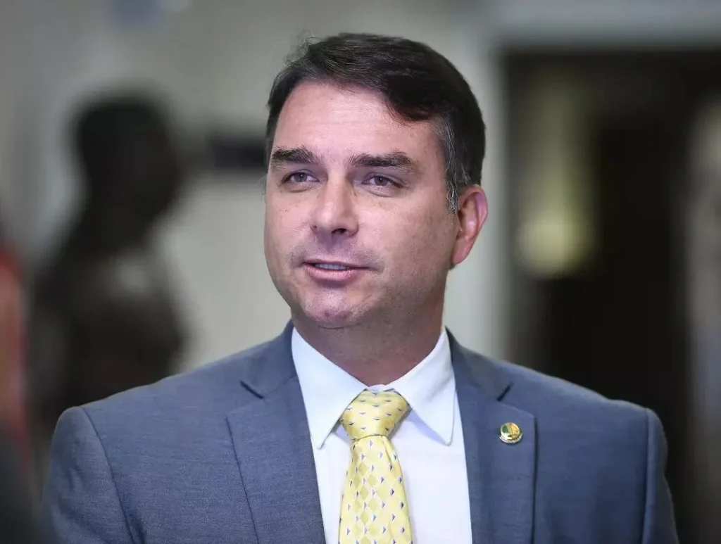 Corte Suprema de Brasil ordena capturar a hermano de Flávio Bolsonaro 1 flavio bolsonaro 02