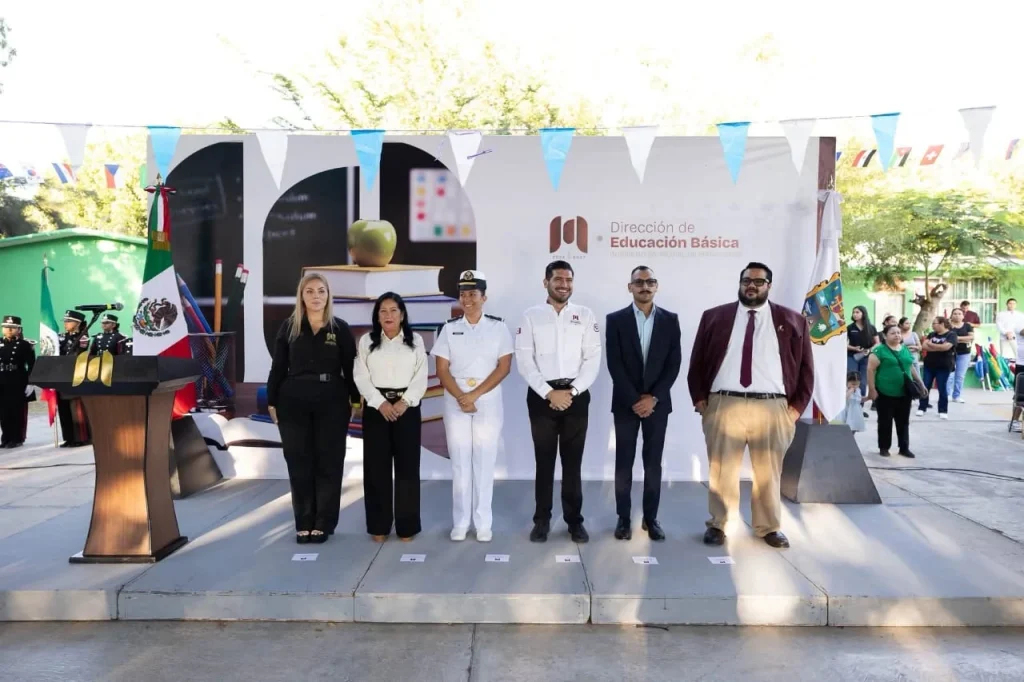José Alberto Granados Fávila encabeza ceremonia cívica por el aniversario de la ONU 1 El alcalde José Alberto Granados Fávila encabezó la ceremonia cívica por el 81 aniversario de la creación de la Organización de las Naciones Unidas (ONU), realizada en la Escuela Primaria Naciones Unidas, junto a alumnos, maestros y directivos.