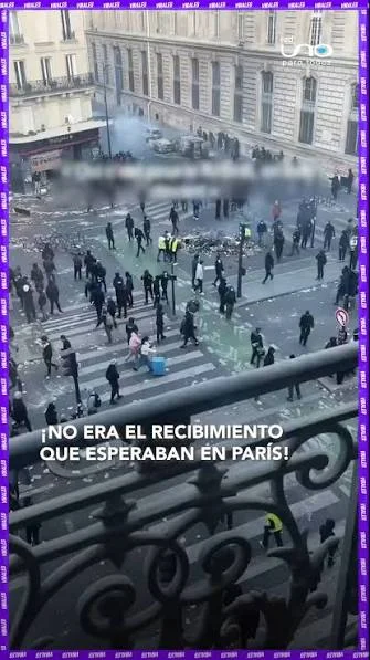 Guía turística se viraliza por recorrer París en medio del caos 2 guia turistica paris 3
