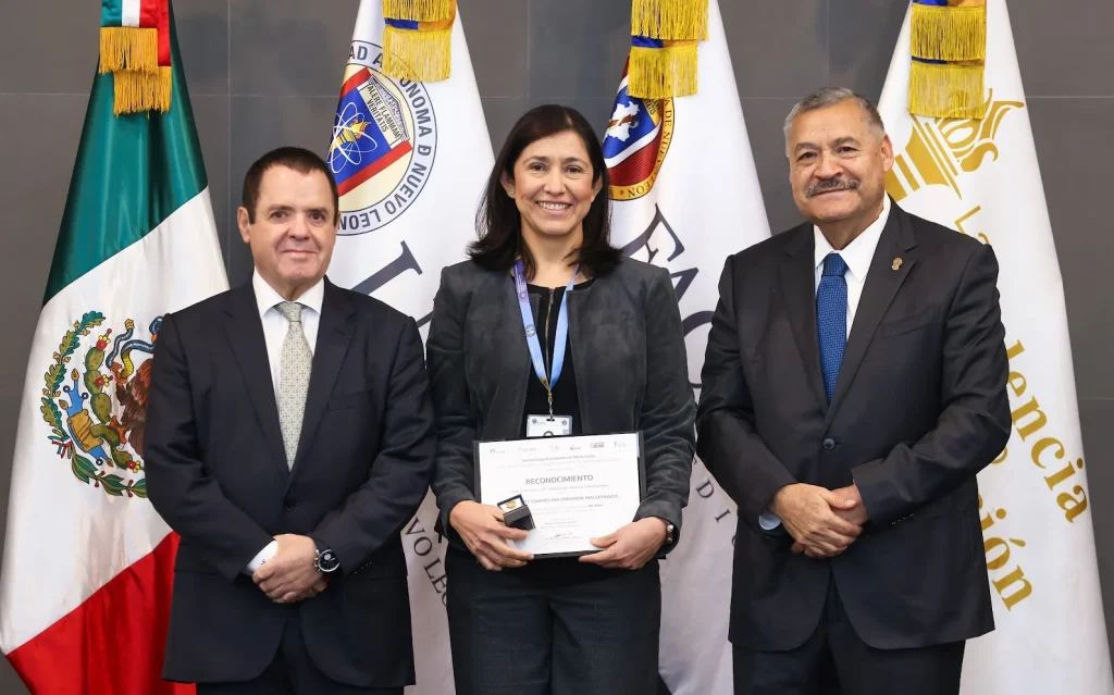 Rinde homenaje UANL a 78 profesores de Medicina 10 Rinde homenaje UANL a 78 profesores de Medicina