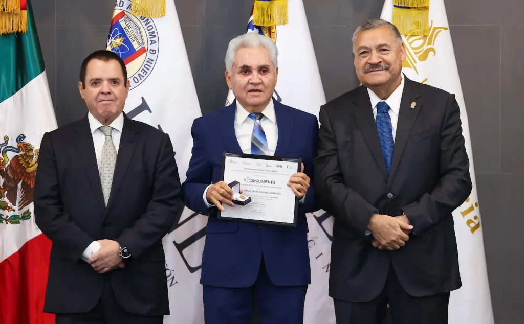 Rinde homenaje UANL a 78 profesores de Medicina 1 Rinde homenaje UANL a 78 profesores de Medicina