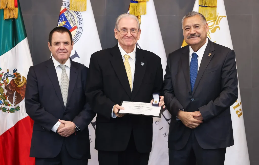 Rinde homenaje UANL a 78 profesores de Medicina 3 Rinde homenaje UANL a 78 profesores de Medicina