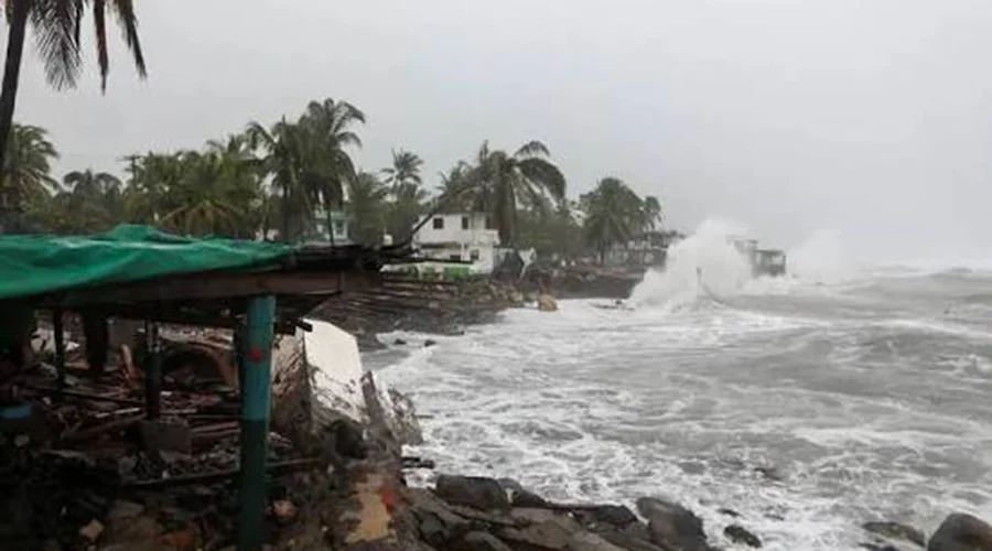 Huracán Simon y tormenta tropical Trudy continúan su recorrido 2 huracan simon tormenta tropical trudy 01