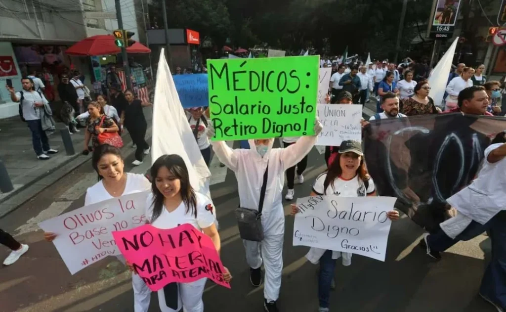 "Los héroes del COVID, ya volvimos a salir": Trabajadores del IMSS 2 imss marcha trabajadores 3