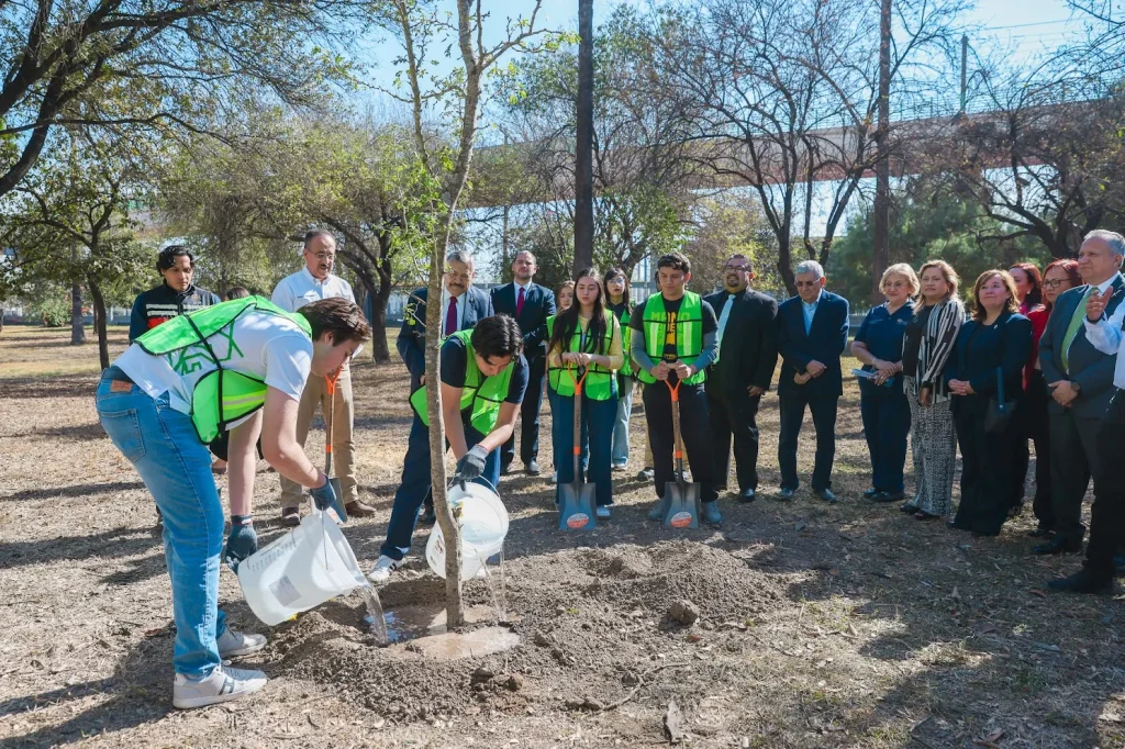 Ingresa UANL al Top 10 de universidades más sustentable del mundo 3 inauguracion programa arbolizacion uanl 08