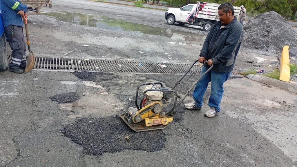 Jesús Nava refuerza trabajos de bacheo tras lluvias 1 Refuerza Jesús Nava trabajos de bacheo tras lluvias