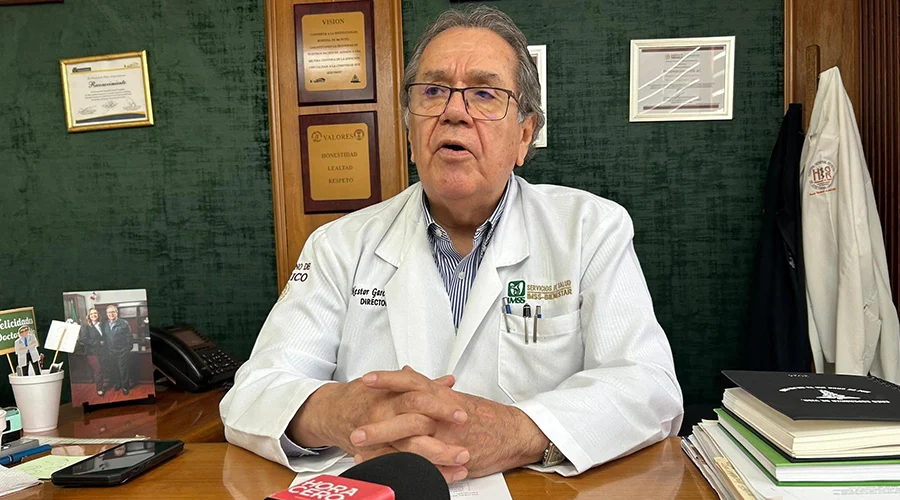 limpieza-de-tumbas-delfino-reynosa Delfino trabajando en la limpieza de tumbas en el panteón Sagrado Corazón de Reynosa