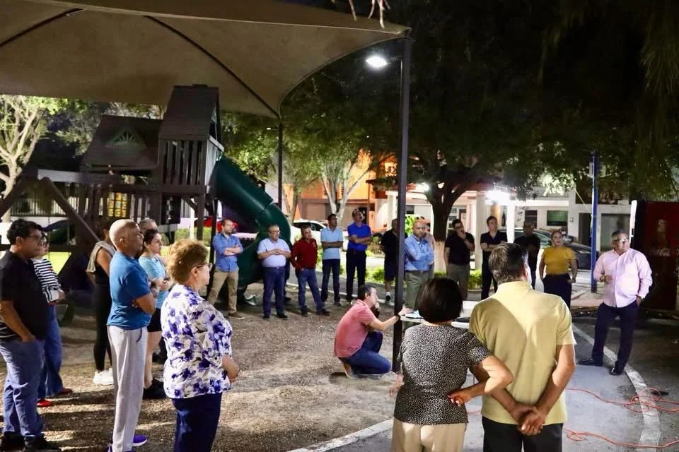 Dialoga Eduardo López Arias con vecinos del fraccionamiento Las Quintas 2 Dialoga Eduardo López Arias con vecinos del fraccionamiento Las Quintas