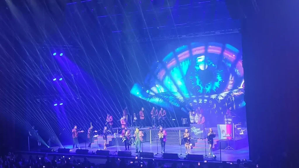 Los Ángeles Azules hacen bailar con su ritmo a Monterrey 2 Presentación de Los Ángeles Azules en concierto ante el público de Monterrey.