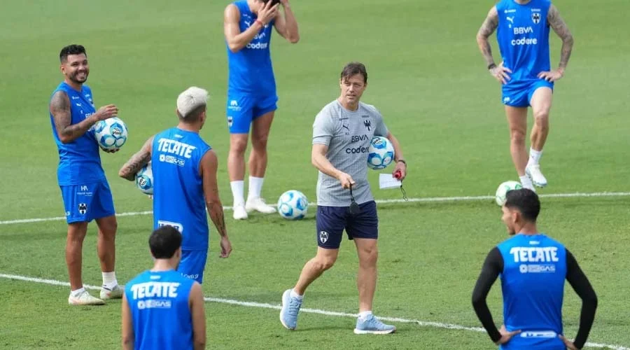 matias-almeyda-chivas-reencontro Matías Almeyda frente a frente en el partido Monterrey vs Guadalajara.
