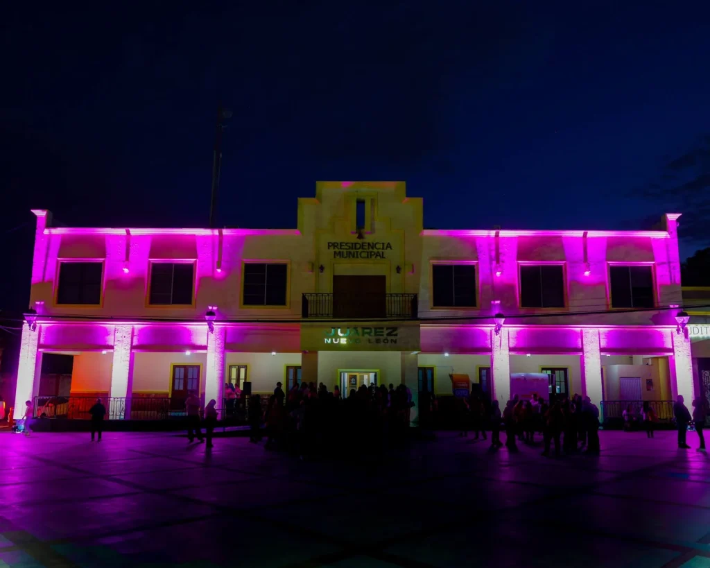 Mónica Oyervides ilumina de rosa la Presidencia de Juárez 1 Mónica Oyervides ilumina de rosa la Presidencia de Juárez