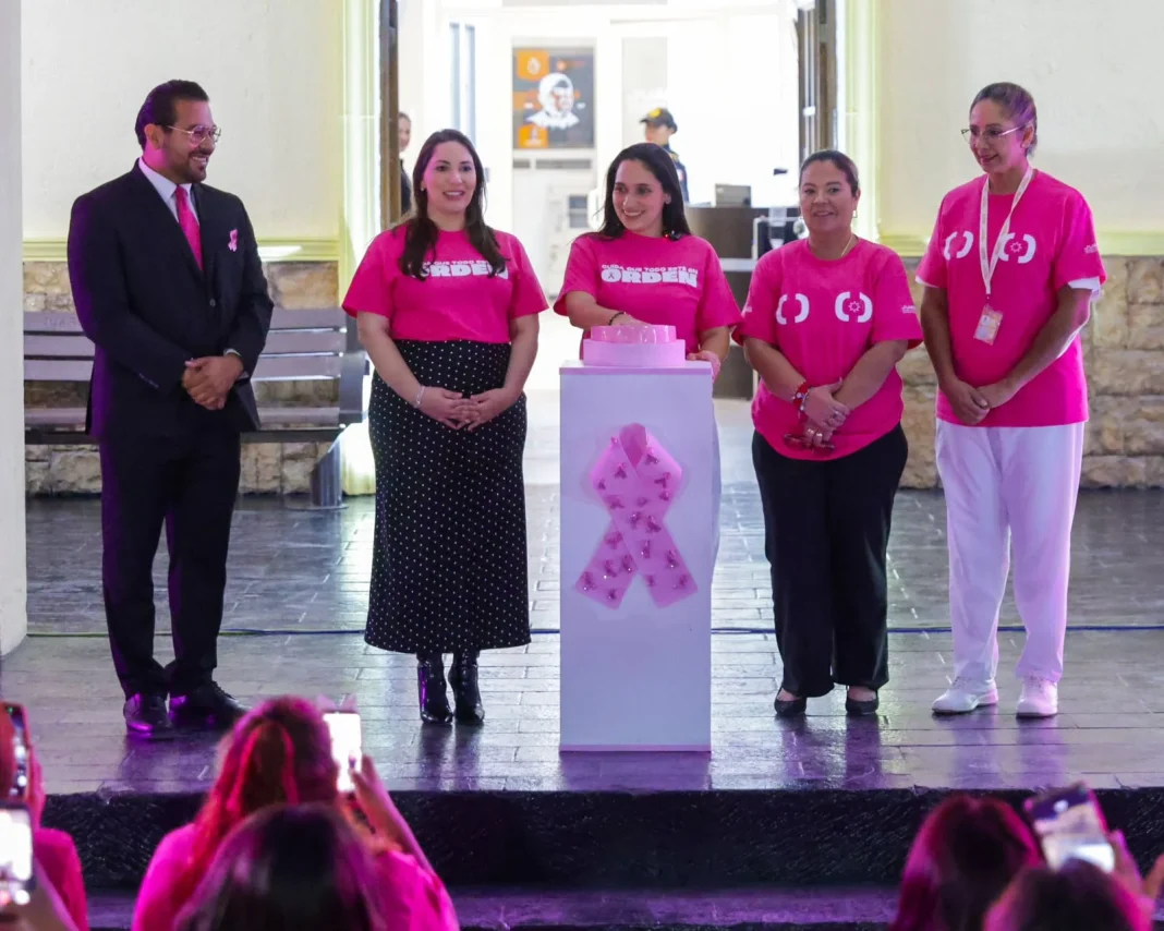 monica-oyervides-cancer-de-mama-2 Ilumina Mónica Oyervides de rosa la Presidencia de Juárez para promover la detección oportuna del cáncer de mama