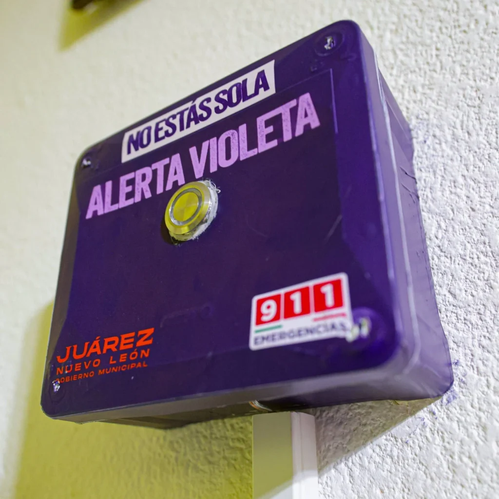 Instala Mónica Oyervides primer botón de emergencia para la prevención de violencia familiar 3 Instala Mónica Oyervides primer botón de emergencia para la prevención de violencia familiar
