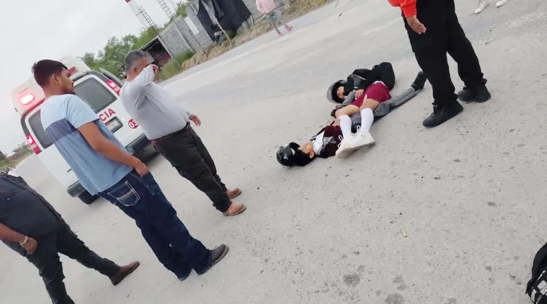 moto derrapa accidente Moto derrapa en Loma Real, deja lesionados a dos menores