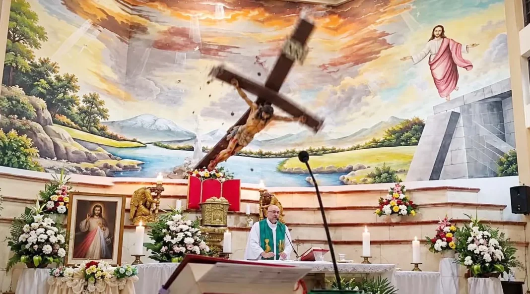 muere sacerdote-en-misa Funeral y homenajes tras el fallecimiento de un sacerdote en Guayaquil.