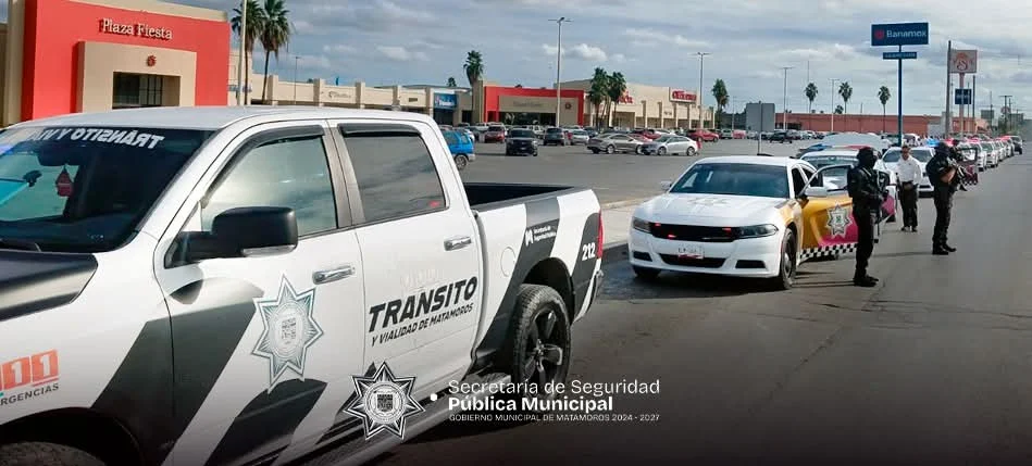 Mantienen operativo para retirar vehículos y restablecer la circulación en Matamoros 3 Mantienen operativo para retirar vehículos y restablecer la circulación en Matamoros