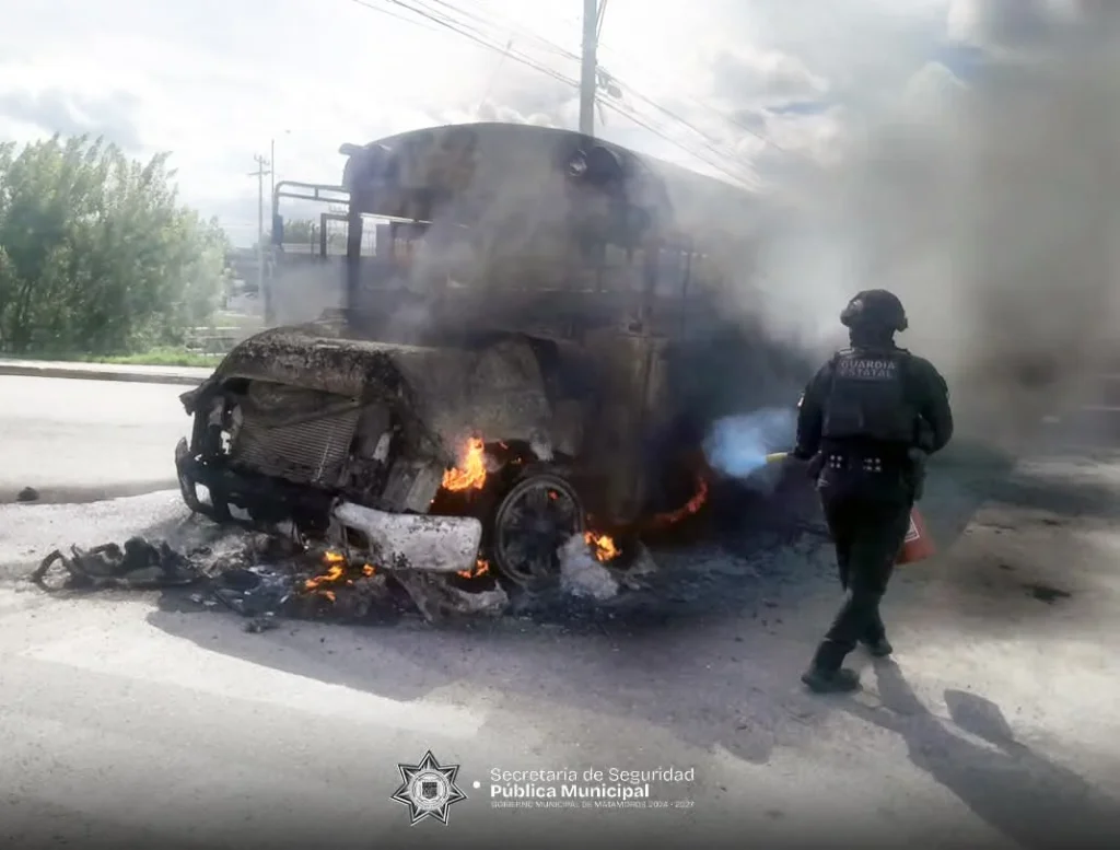 Mantienen operativo para retirar vehículos y restablecer la circulación en Matamoros 2 Mantienen operativo para retirar vehículos y restablecer la circulación en Matamoros