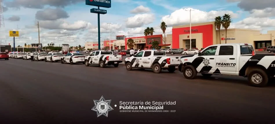 Mantienen operativo para retirar vehículos y restablecer la circulación en Matamoros 5 Mantienen operativo para retirar vehículos y restablecer la circulación en Matamoros
