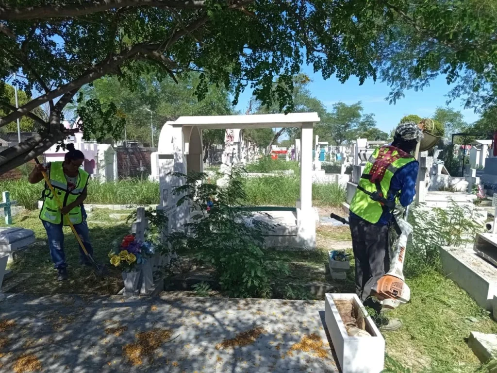 Panteones en Reynosa, avanza 80% proceso de limpieza 4 Trabajos de limpieza y mantenimiento en panteones de Reynosa.