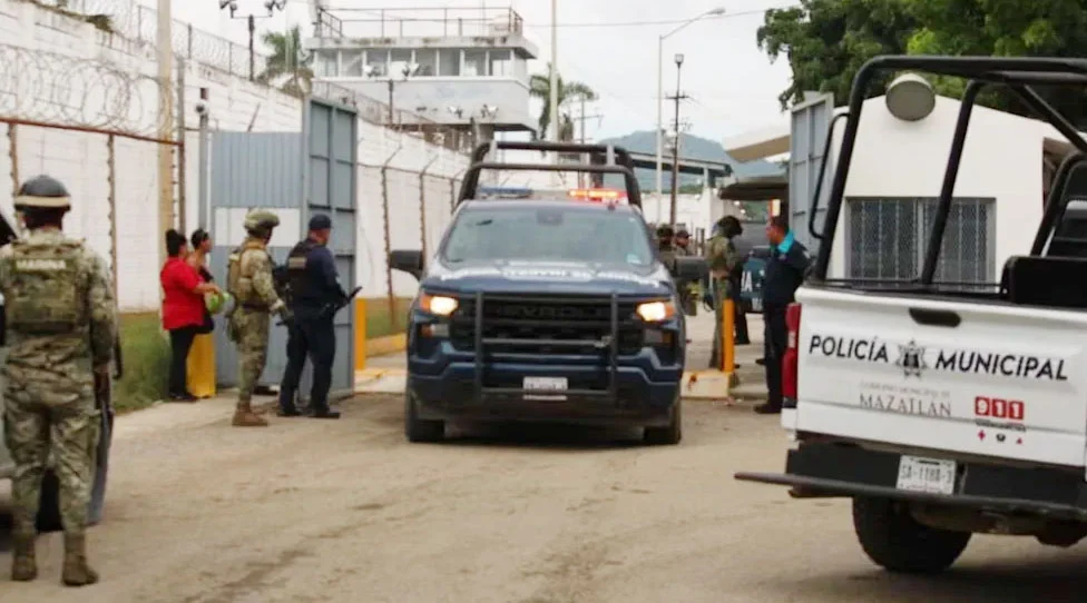 penal-de-mazatlan Operativo de seguridad en el exterior del penal de Mazatlán tras la riña.