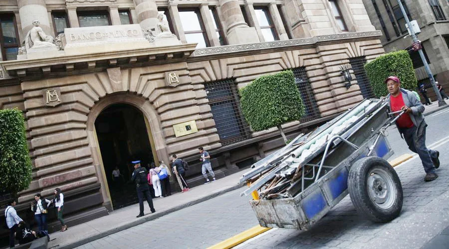 peso-mexicano El peso mexicano mantiene fortaleza pese a la reciente depreciación según Banxico.