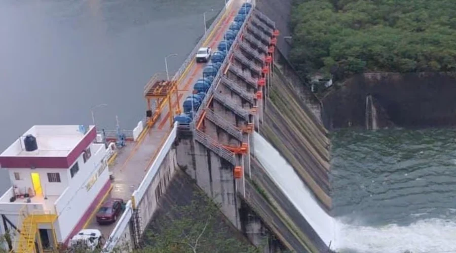 Abren compuertas de la Presa de La Boca 2 Apertura de las compuertas de la Presa de La Boca por maniobras de Conagua.