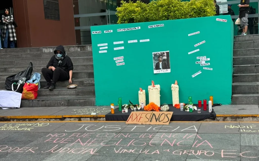 Caso Axe. Empresas piden que prescriba homicidio de fotoperiodista 2 Protesta en el Poder Judicial por el caso del festival Axe Ceremonia.