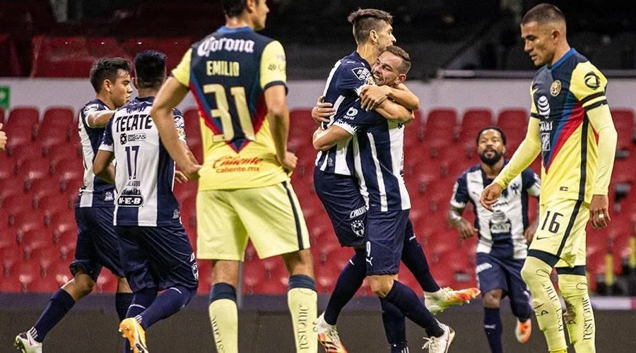 rayados-ante-america Jugadores de Rayados ante América en partido oficial de la Liga MX.