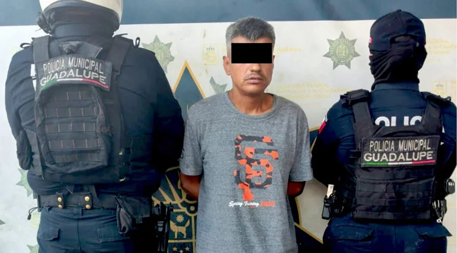 robo-tipo-cristalazo-guadalupe-detenido Elementos policiales realizan la detención de un sujeto por cometer un robo tipo cristalazo