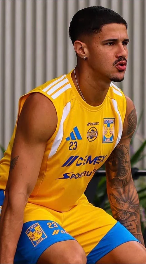Se reintegra Rómulo Zwarg, pero no viaja a CDMX 3 El futbolista Rómulo Zwarg durante la práctica de Tigres previa al partido ante Pumas.