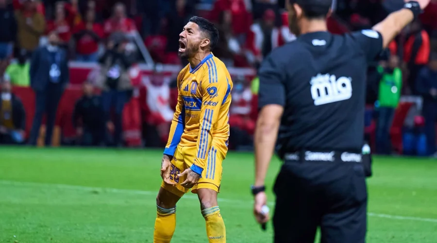 salida-de-tigres-javier-aquino
