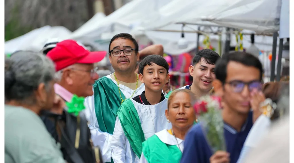 San Judas Tadeo: Llenan devotos las calles de Monterrey 1 Fieles celebran a San Judas Tadeo en Monterrey