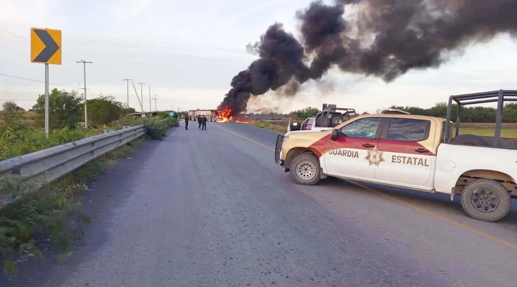 Se incendia transporte de carga en carretera Reynosa-Nuevo Laredo 1 se incendia transporte reynosa laredo