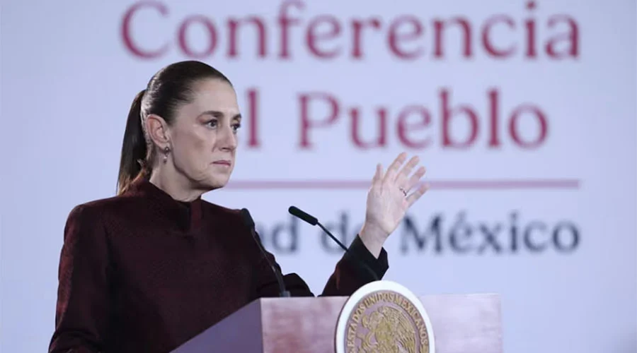 sheinbaum-revela-que-fue-maru-campos La presidenta de México durante la mañanera donde Sheinbaum revela detalles sobre su reunión con la gobernadora de Chihuahua.